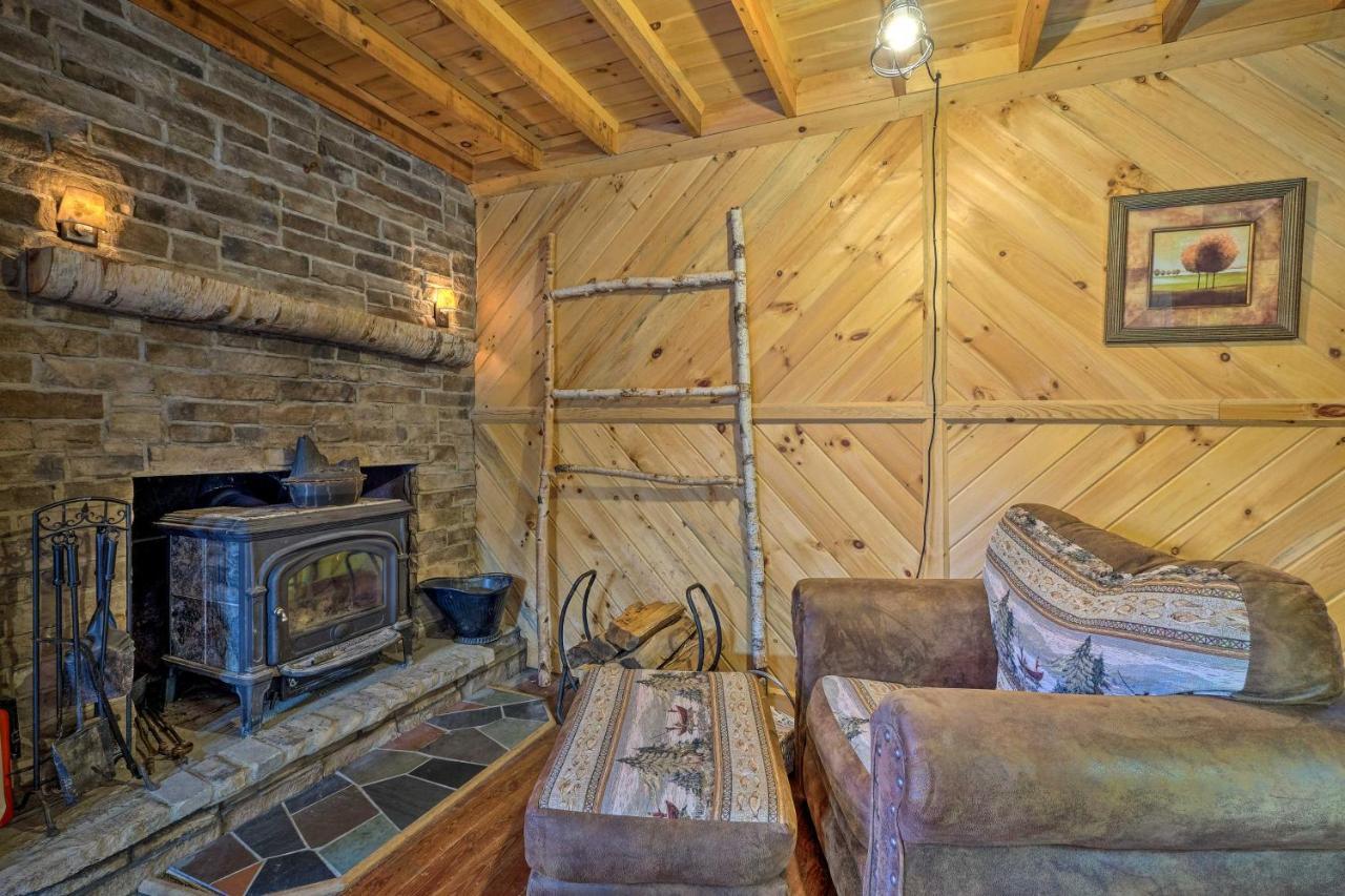 Villa Secluded Johnsburg Retreat With Hot Tub And Fire Pit Esterno foto