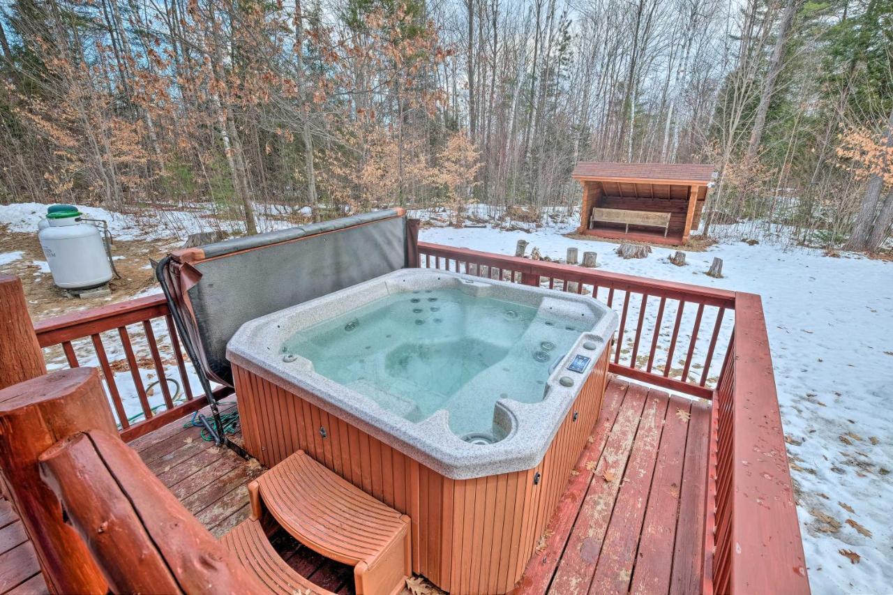Villa Secluded Johnsburg Retreat With Hot Tub And Fire Pit Esterno foto