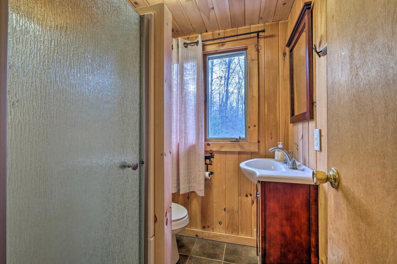 Villa Secluded Johnsburg Retreat With Hot Tub And Fire Pit Esterno foto