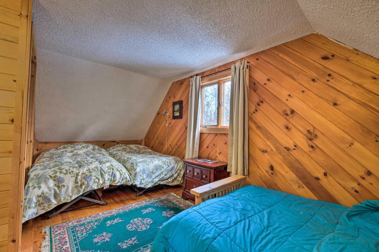 Villa Secluded Johnsburg Retreat With Hot Tub And Fire Pit Esterno foto