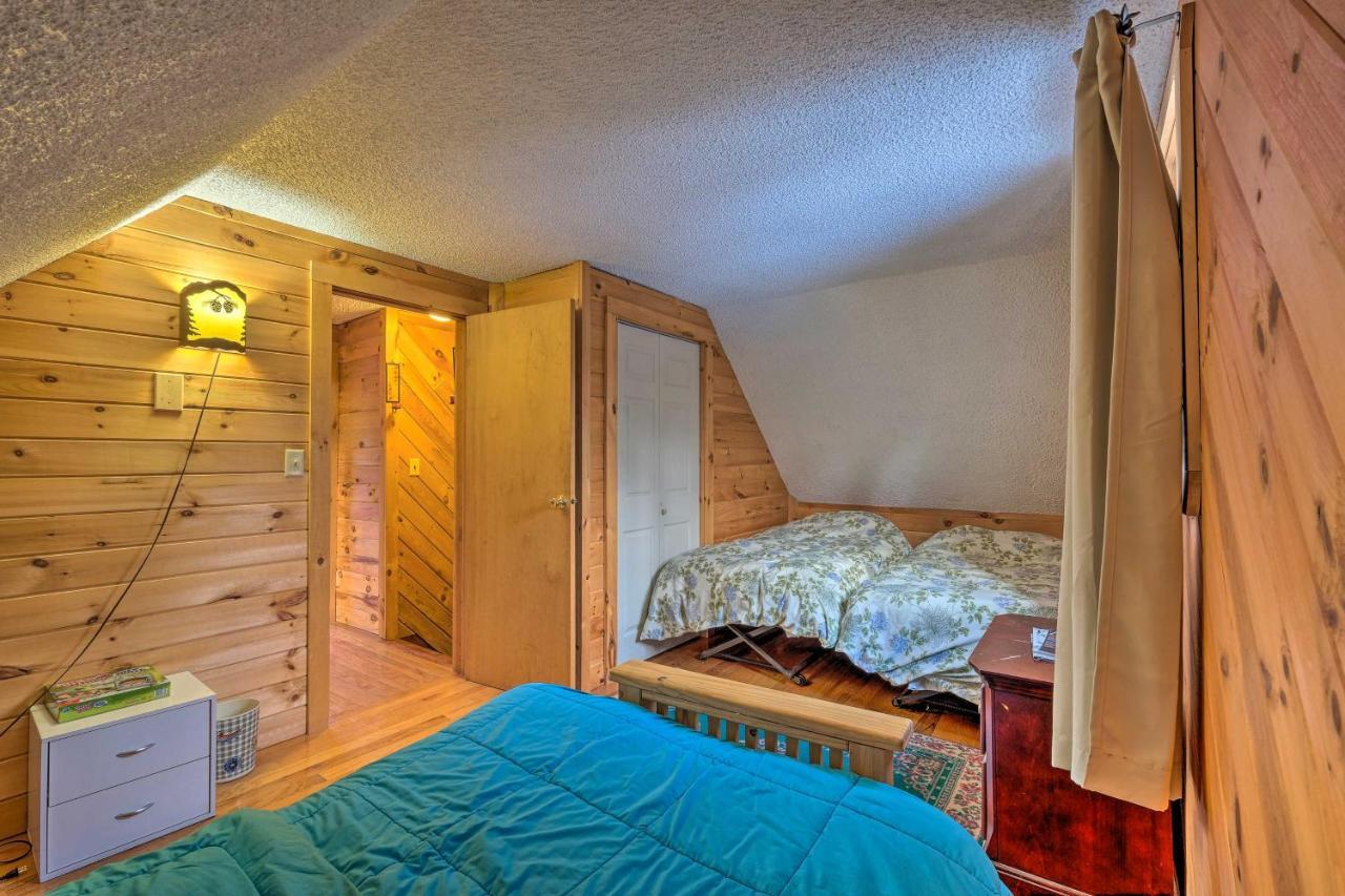 Villa Secluded Johnsburg Retreat With Hot Tub And Fire Pit Esterno foto